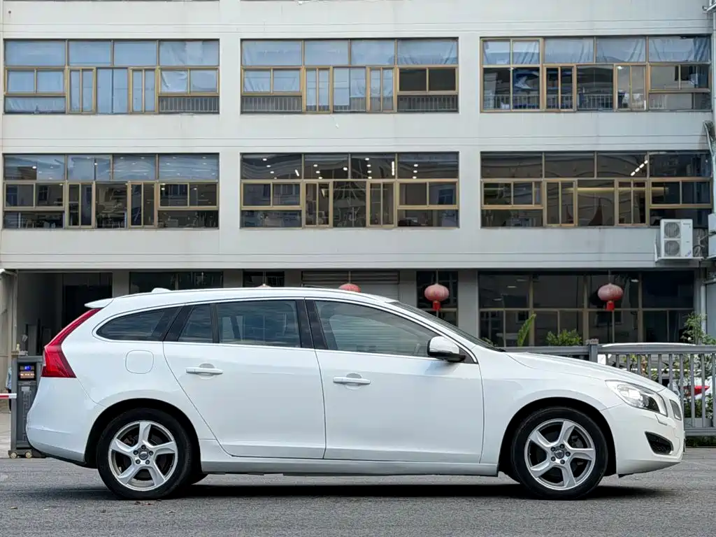 Volvo V60 — миниатюра 7
