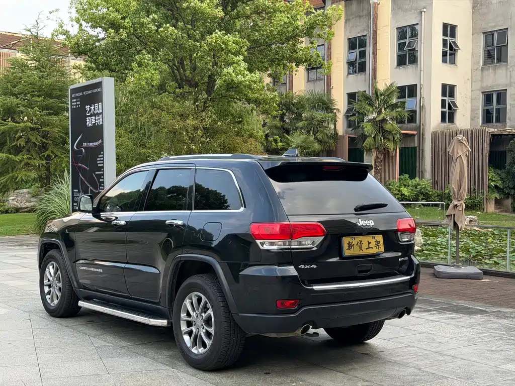 Jeep Grand Cherokee (Import) — миниатюра 9