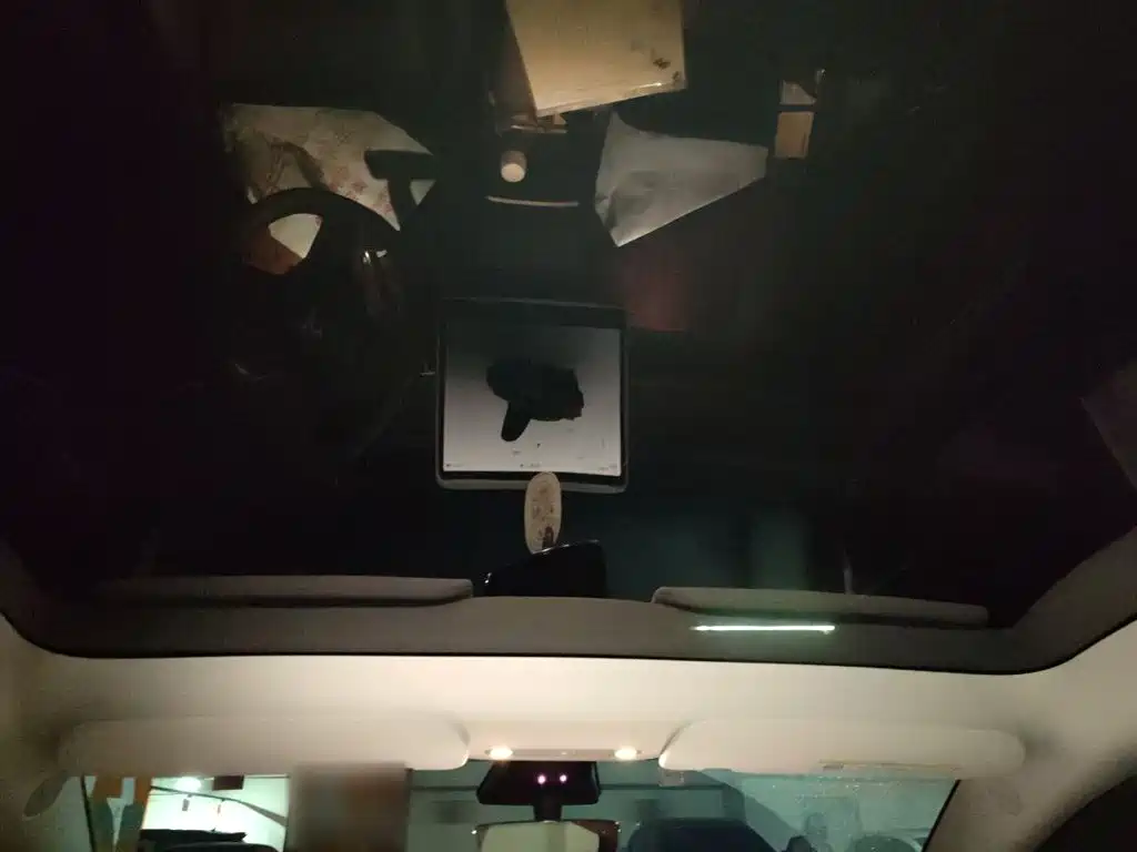 Tesla Model Y — миниатюра 19
