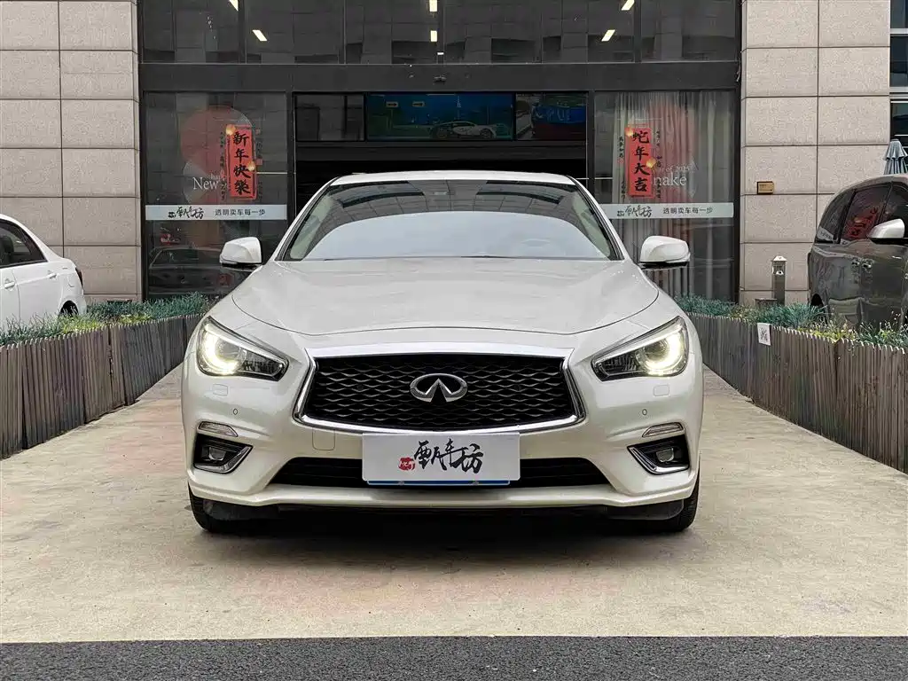 INFINITI Q50L