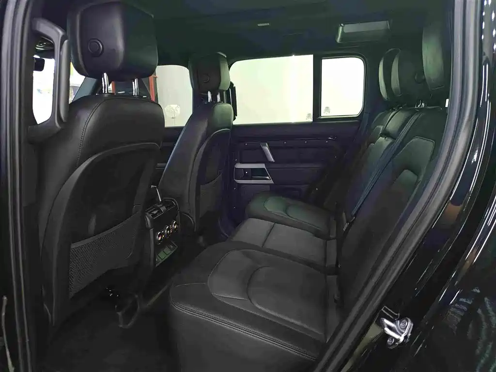 Land Rover Defender — миниатюра 5