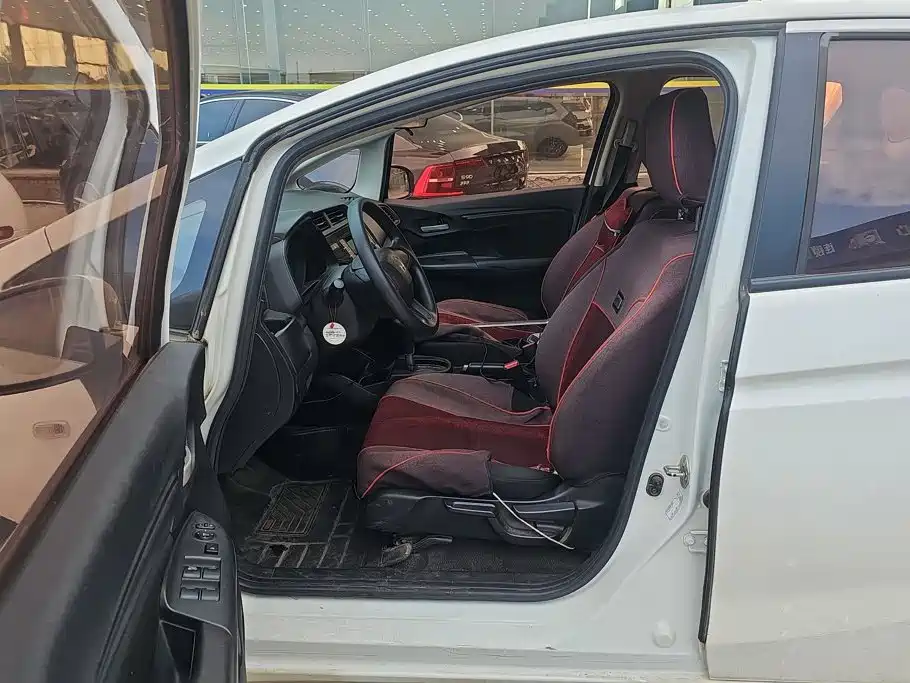 Honda Fit — миниатюра 9