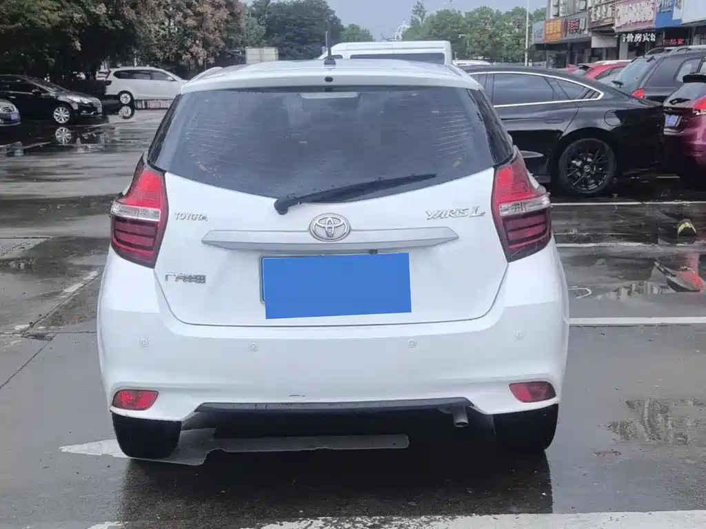 Toyota Yaris L — миниатюра 4