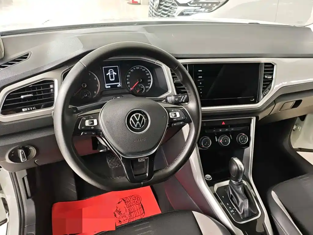 Volkswagen T-Roc — миниатюра 13