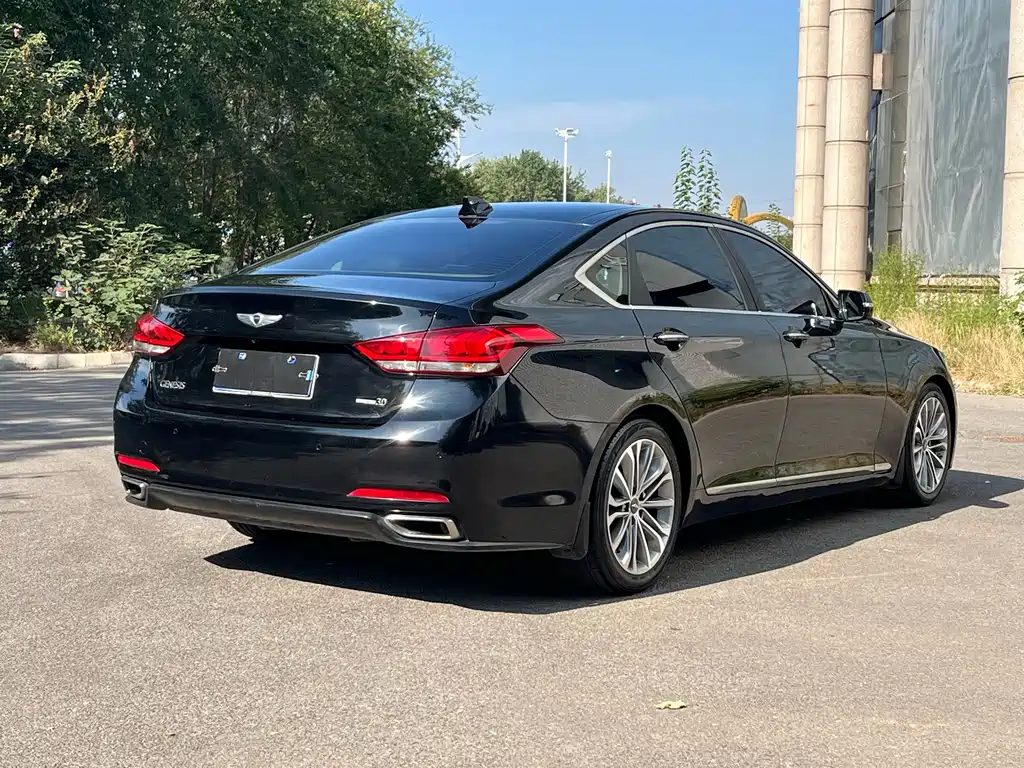 Hyundai Genesis — миниатюра 6