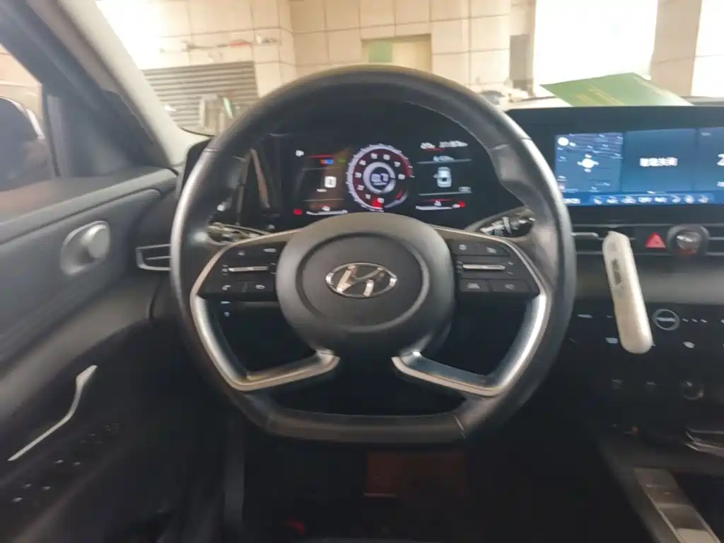 Hyundai Elantra — миниатюра 11