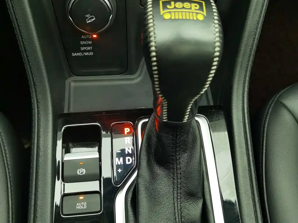 Jeep Grand Commander — миниатюра 13
