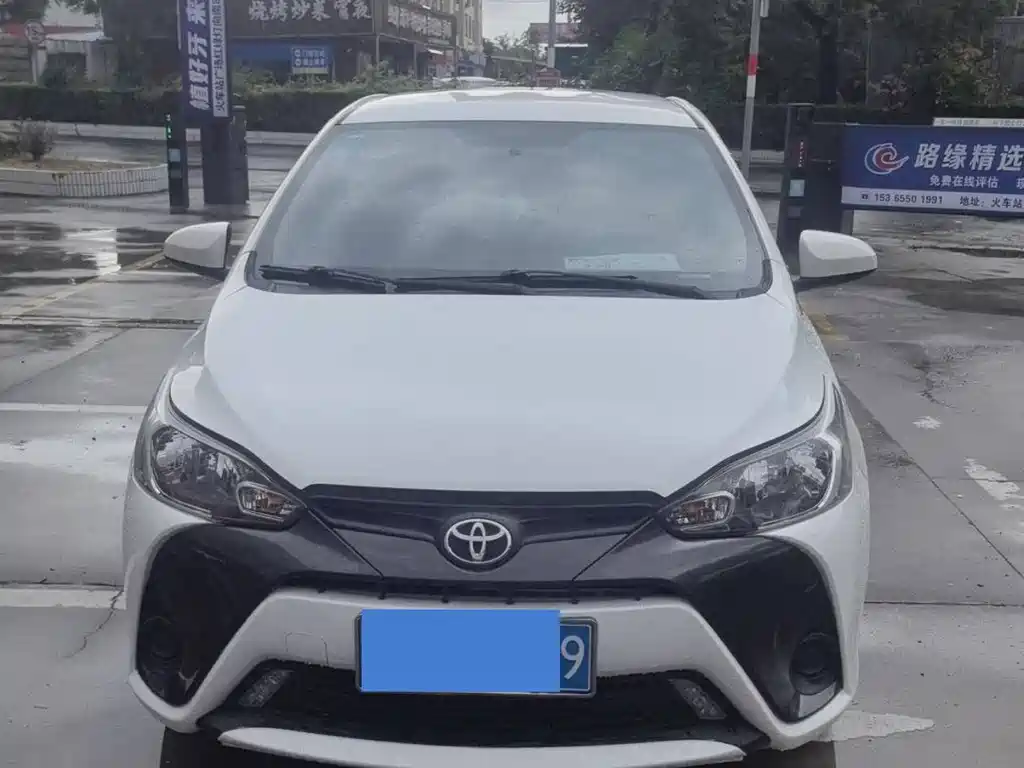 Toyota Yaris L — миниатюра 2
