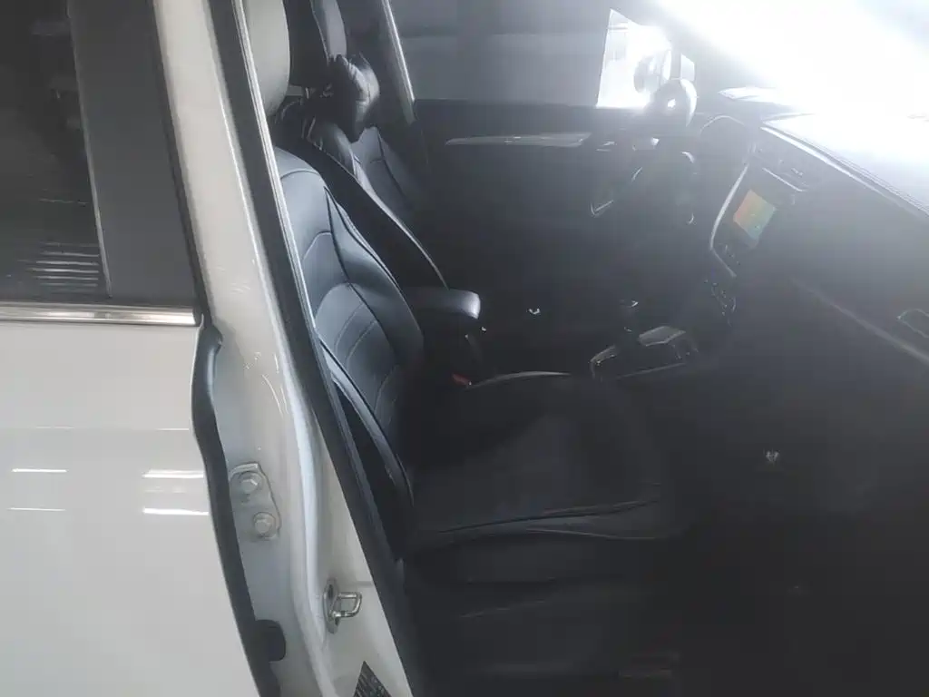 Roewe RX3 — миниатюра 25