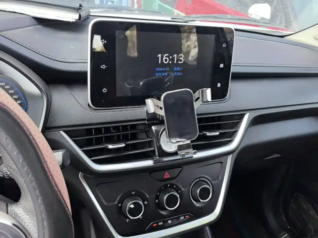 Wuling Hongguang S3 — миниатюра 13