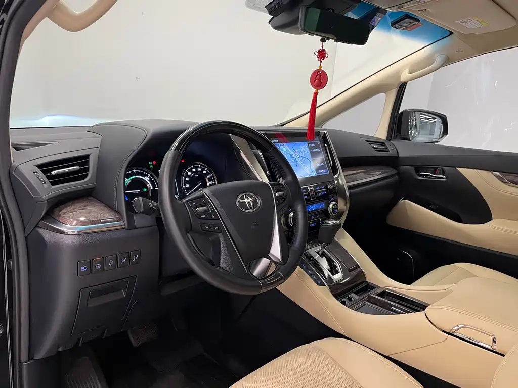Toyota Alphard — миниатюра 12