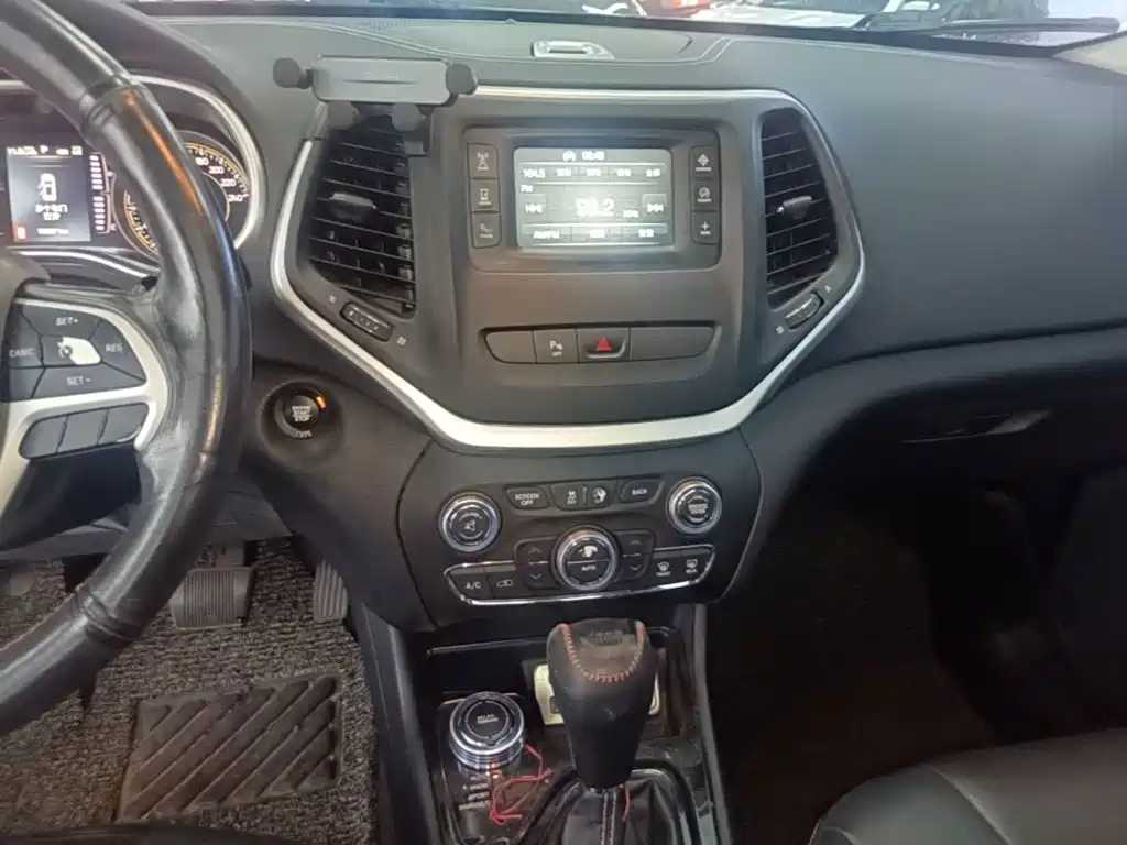 Jeep Cherokee — миниатюра 9