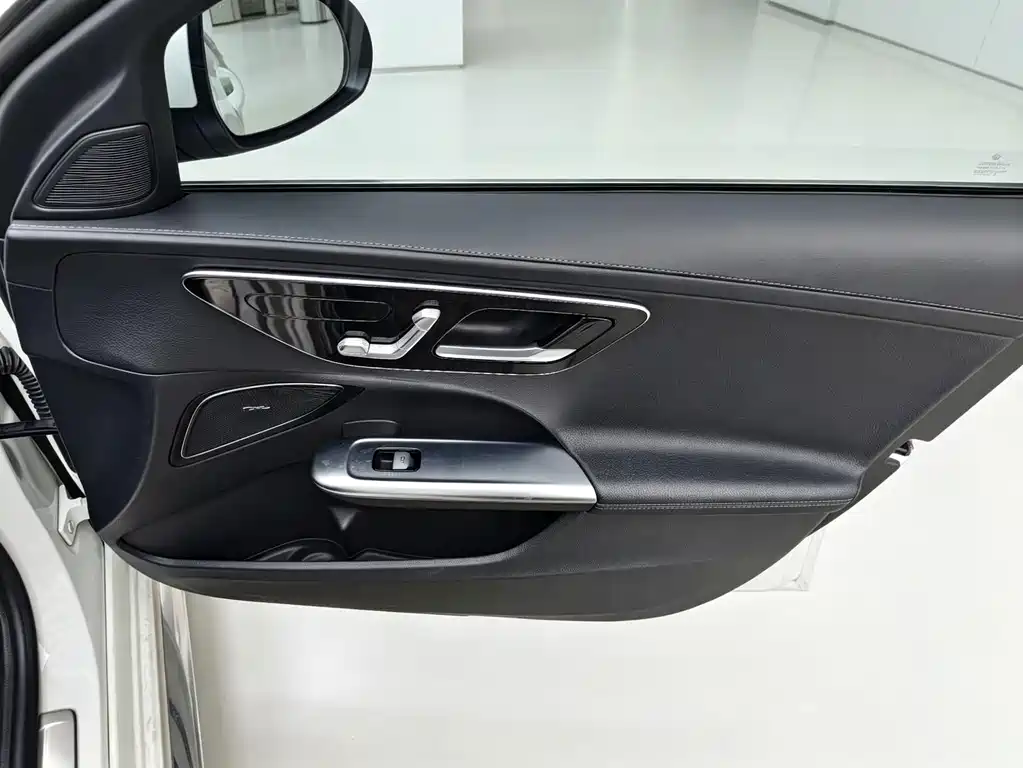 Mercedes-Benz C-Class — миниатюра 10