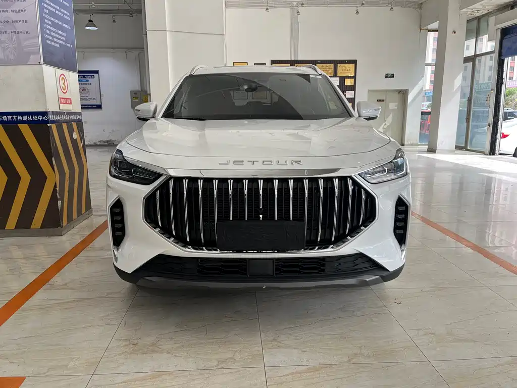 Jetour X70 PLUS - фото 2