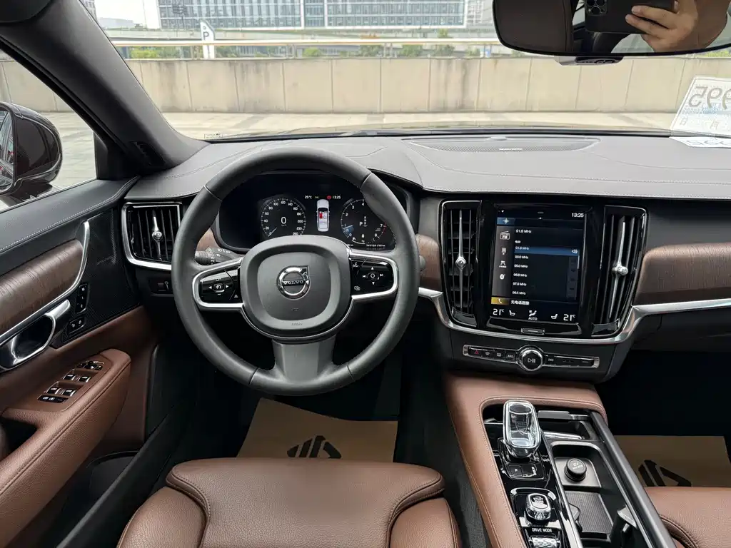 Volvo S90 — миниатюра 16