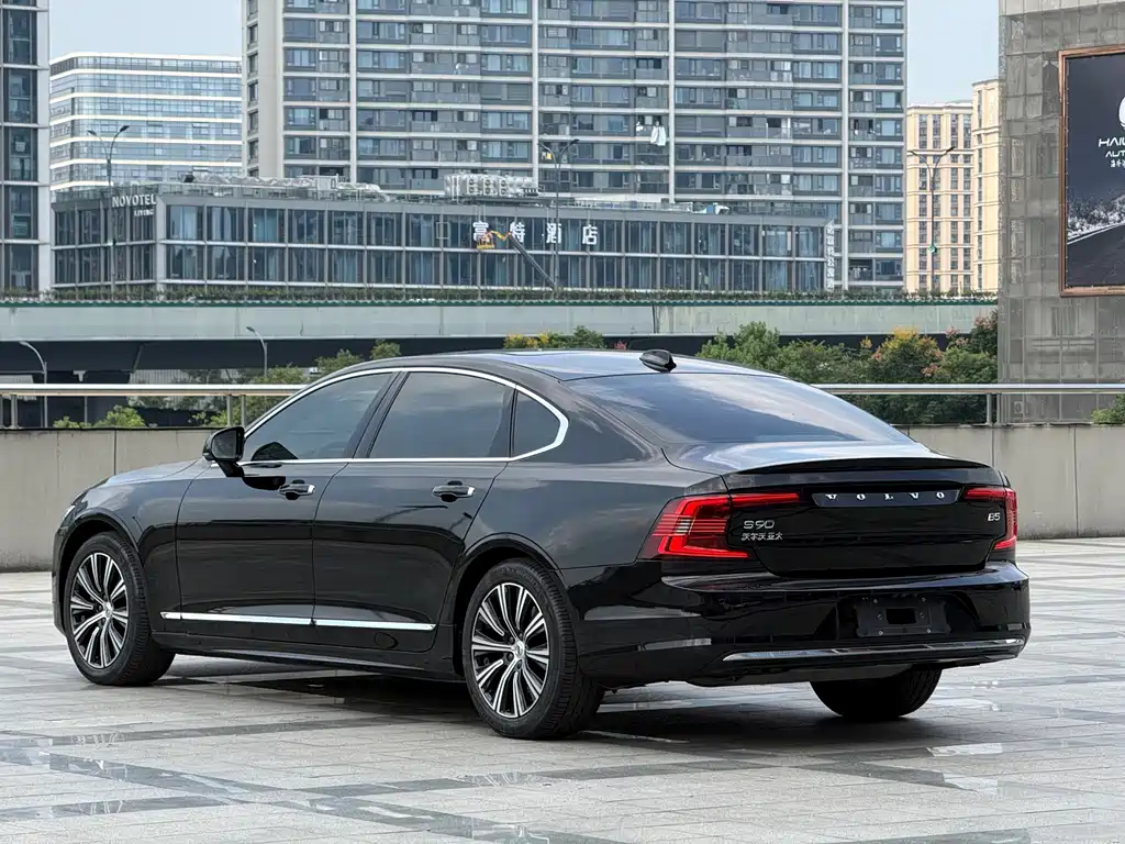 Volvo S90 — миниатюра 10