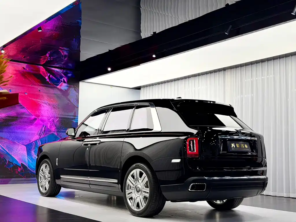 Rolls-Royce Cullinan 2018 мест
