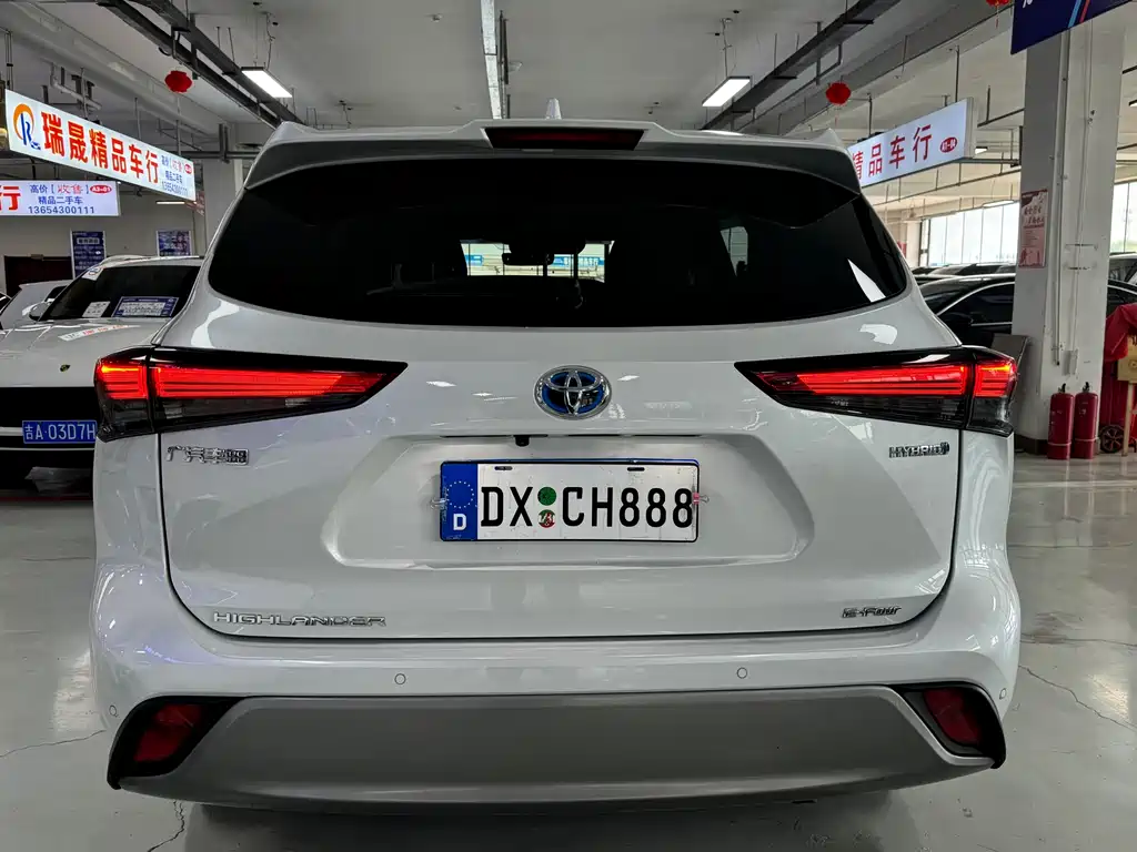 Toyota Highlander 2023 2.5L Luxury 7 мест