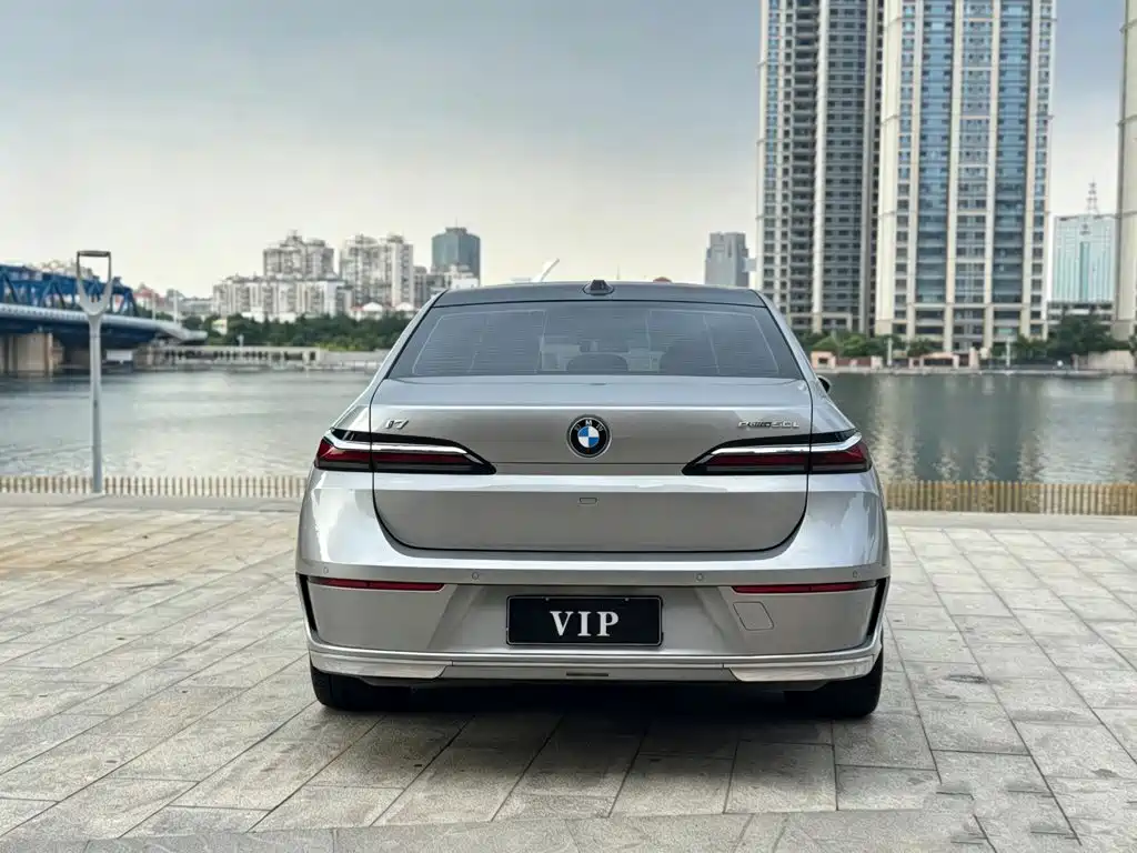 BMW i7 — миниатюра 8