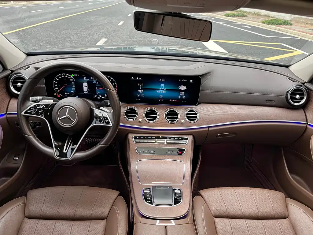 Mercedes-Benz E-Class — миниатюра 10
