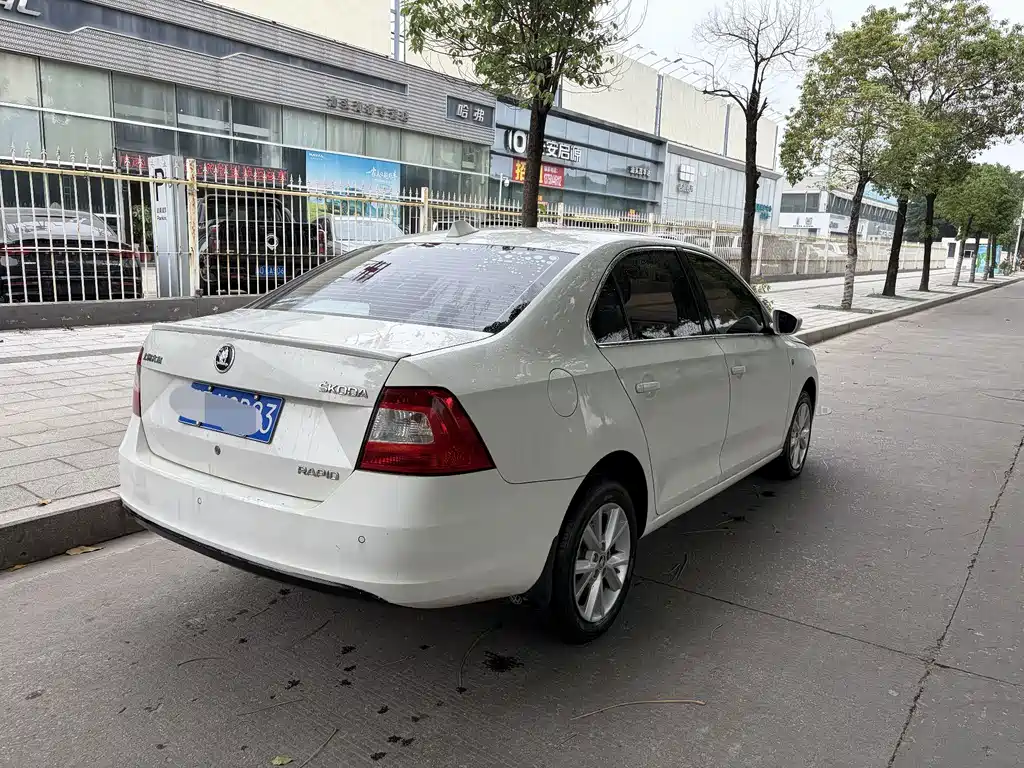 Skoda Rapid — миниатюра 5