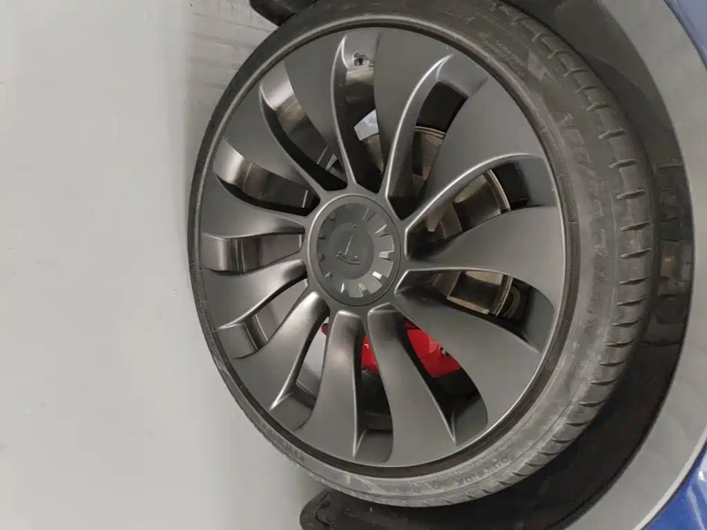 Tesla Model Y — миниатюра 23