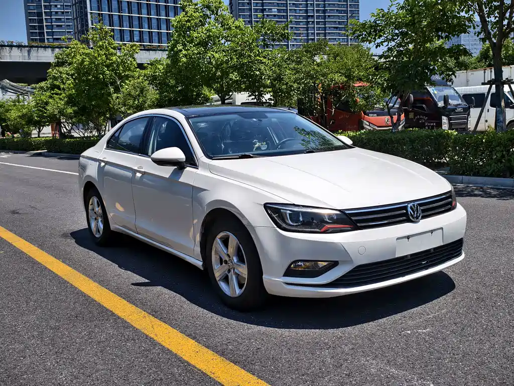 Volkswagen Lamando 2017 230TSI DSG