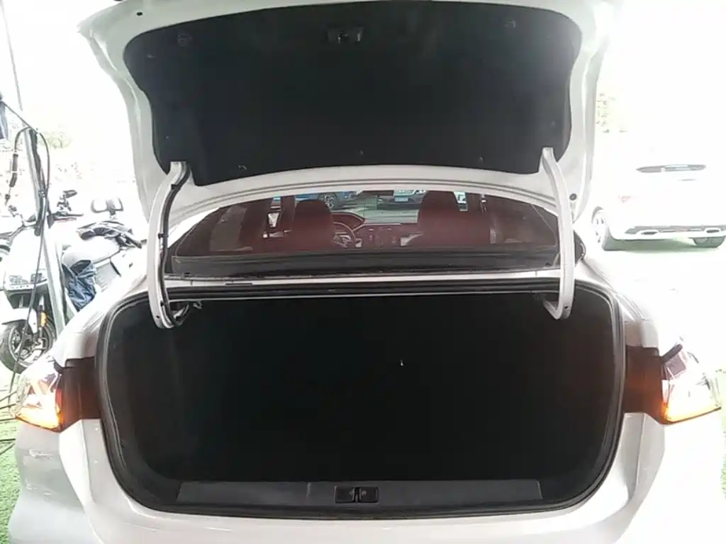 Peugeot 408 — миниатюра 19