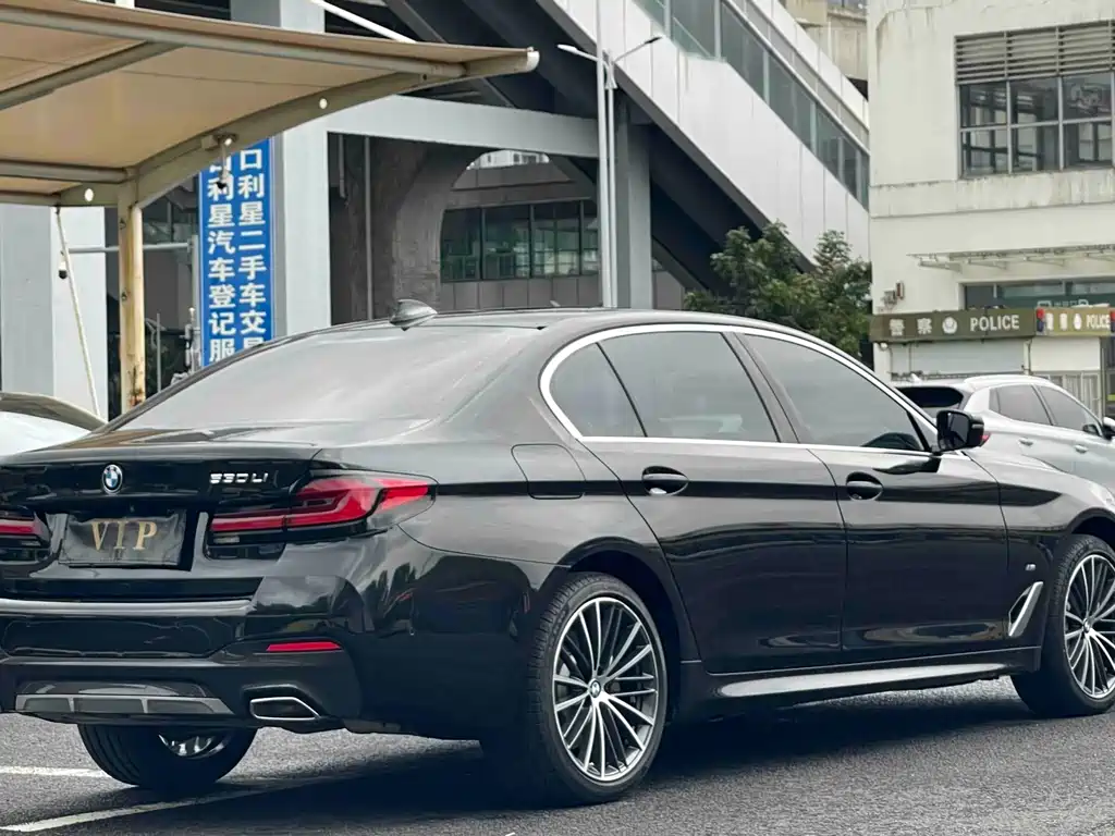 BMW 5 Series — миниатюра 9
