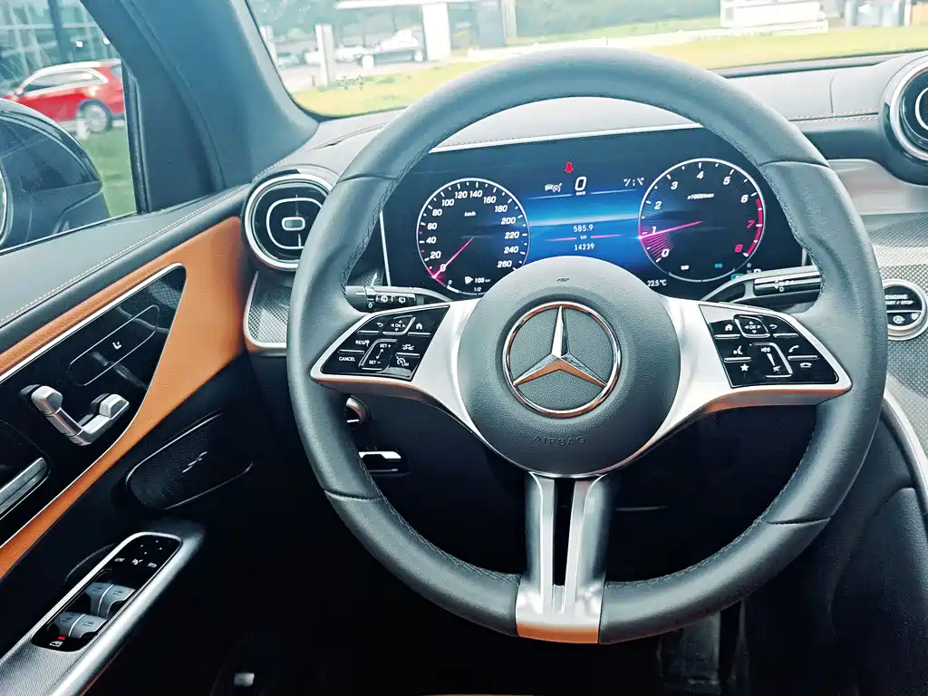 Mercedes-Benz GLC — миниатюра 11