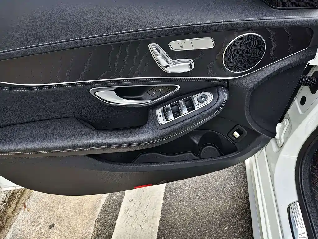 Mercedes-Benz C-Class — миниатюра 7