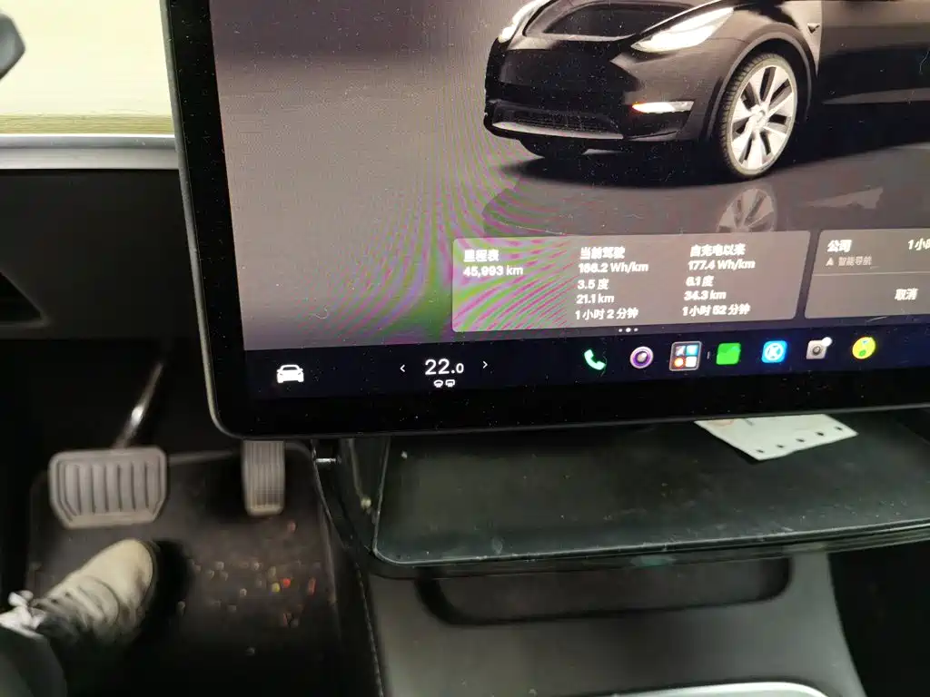 Tesla Model Y — миниатюра 8