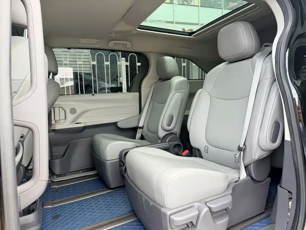 Toyota Granvia — миниатюра 10