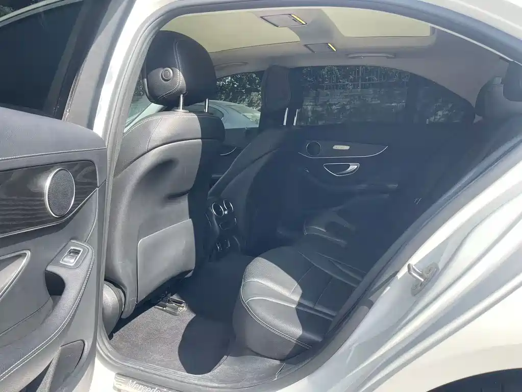 Mercedes-Benz C-Class — миниатюра 6