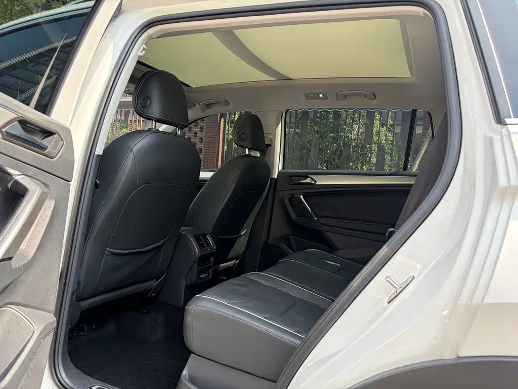 Volkswagen Tiguan L PHEV — миниатюра 8