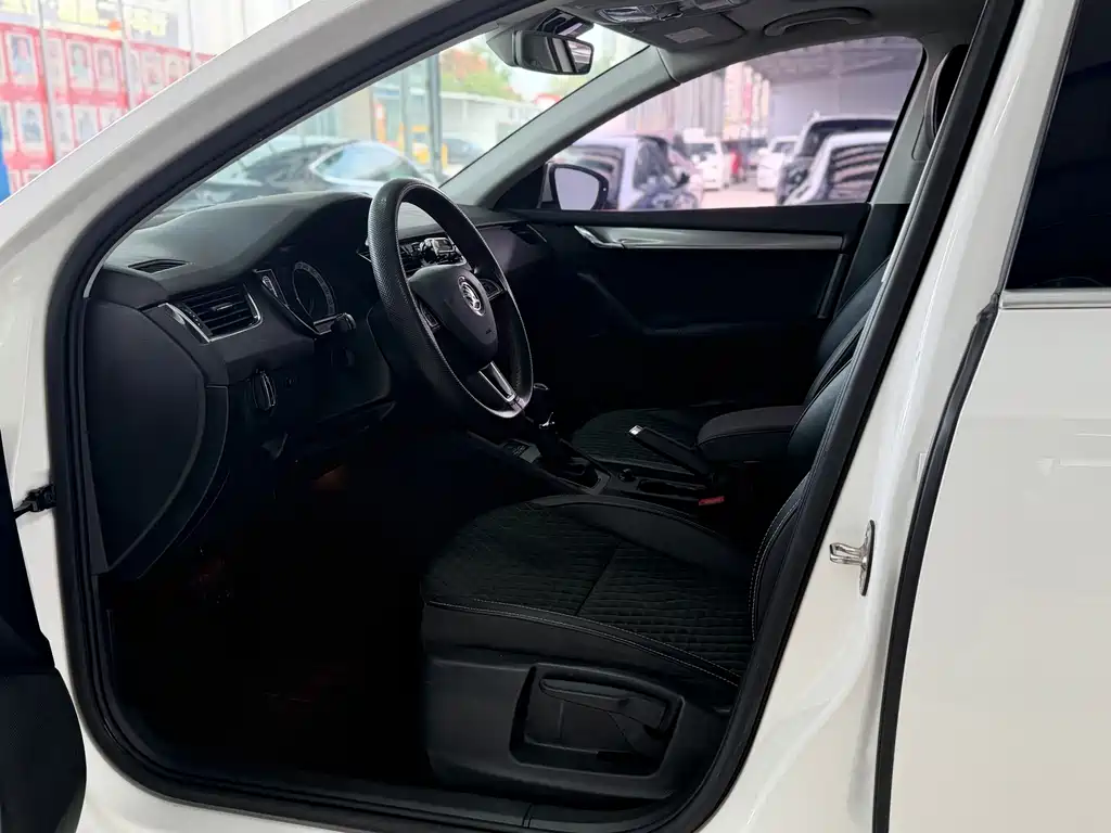 Skoda Octavia — миниатюра 5