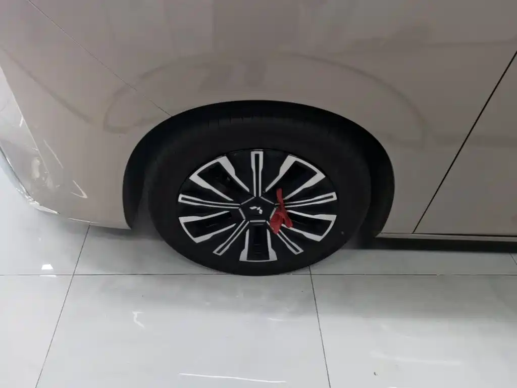Wuling Xingguang 730 New Energy — миниатюра 23