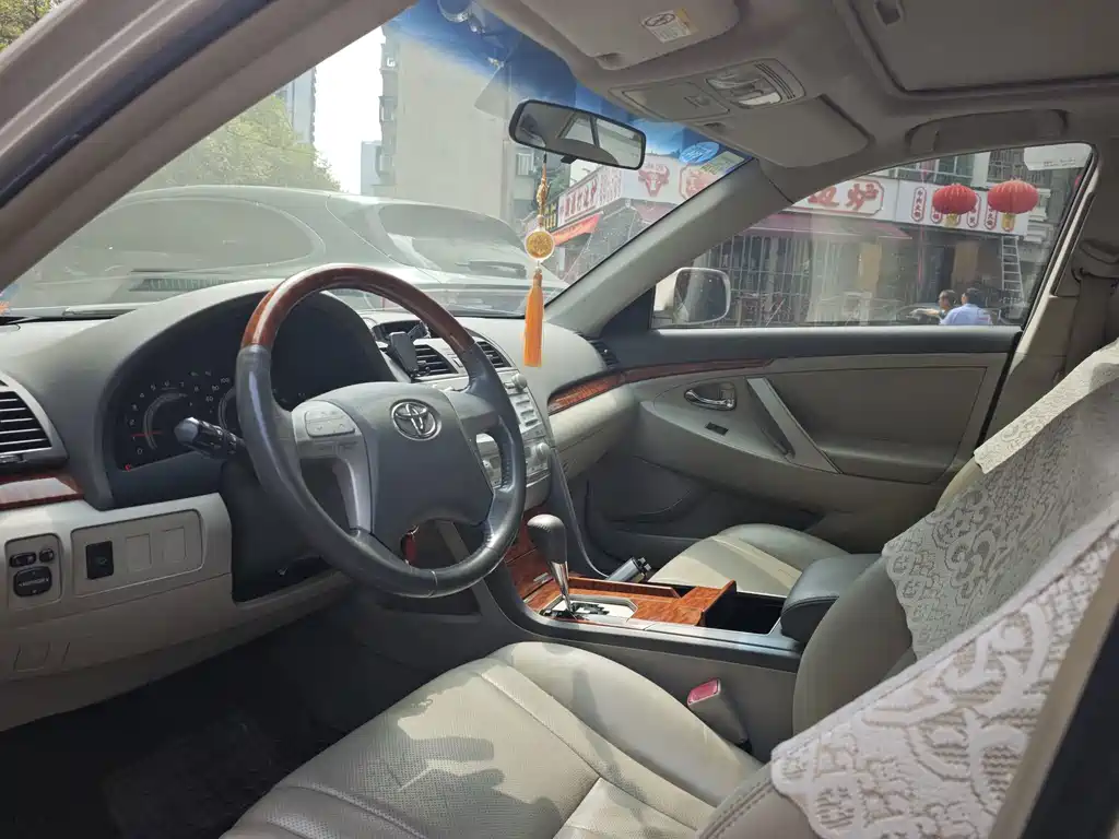 Toyota Camry — миниатюра 7