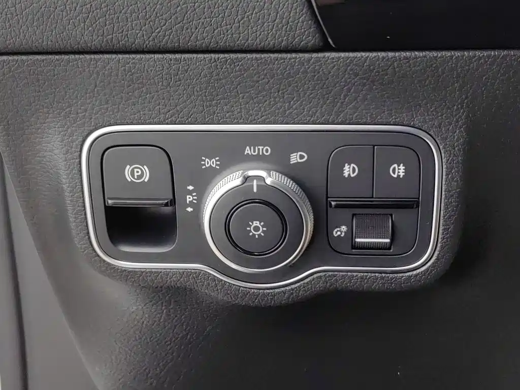 Mercedes-Benz GLA — миниатюра 21