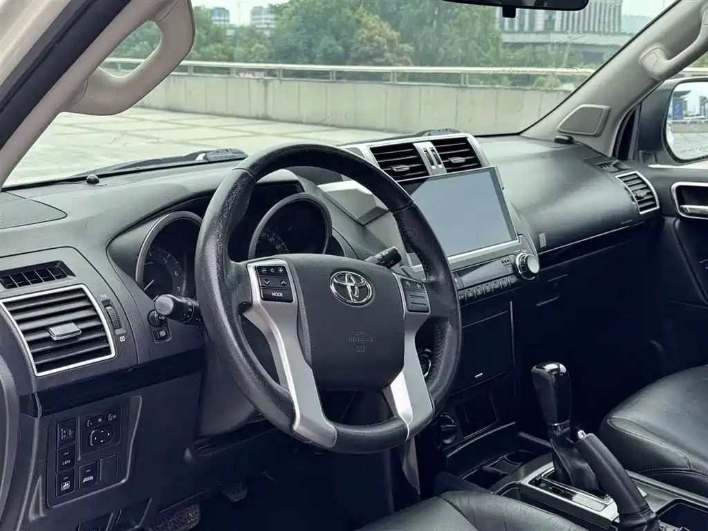 Toyota Land Cruiser Prado 2016 2.7L AT Standard