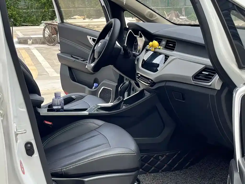 Geely Vision X3 — миниатюра 13
