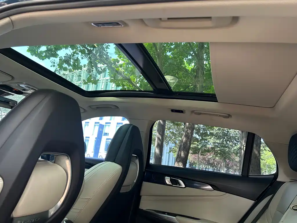 Lynk & Co 01 — миниатюра 16