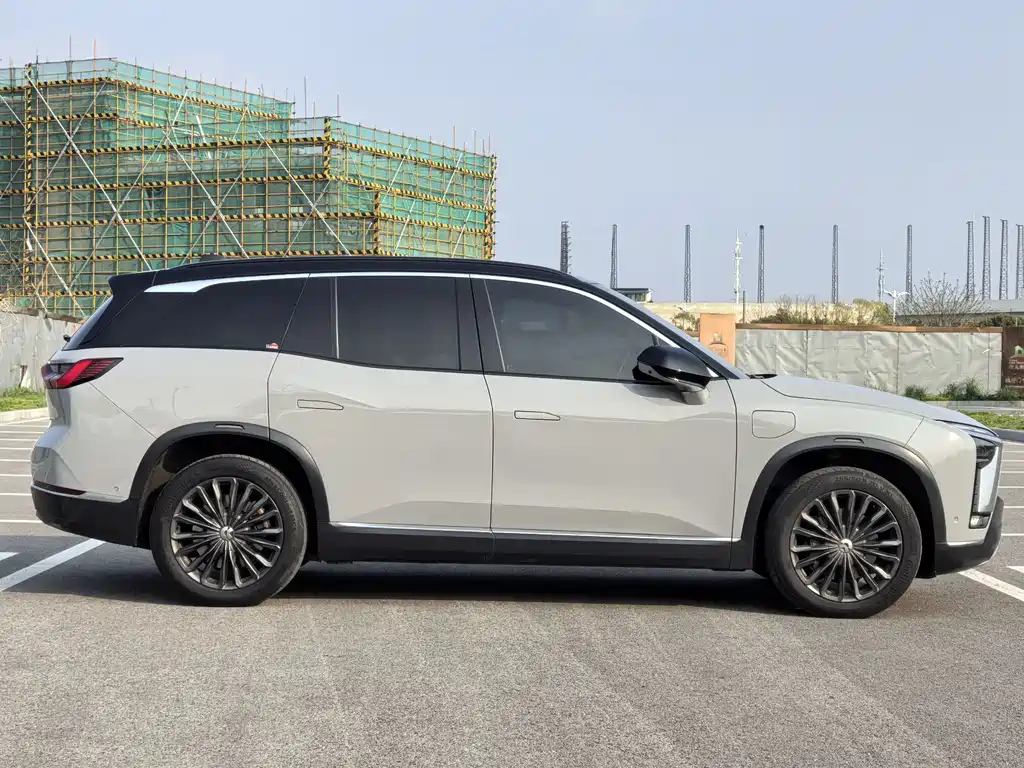 NIO ES8 2022 100kWh мест