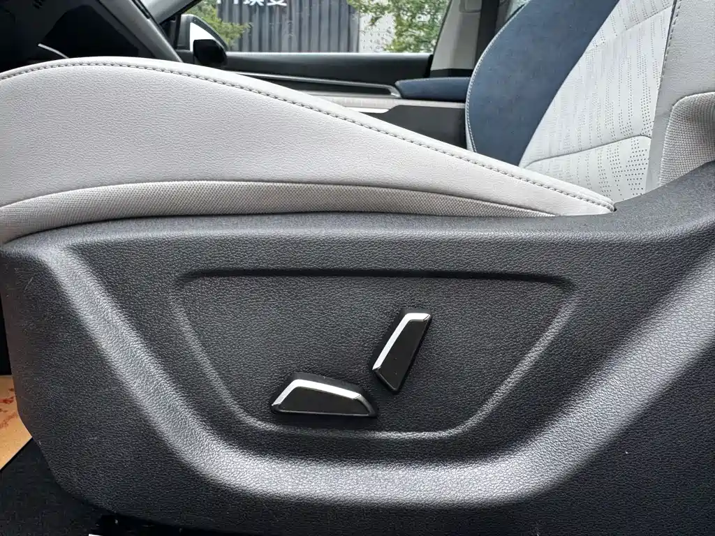 Geely Emgrand — миниатюра 6