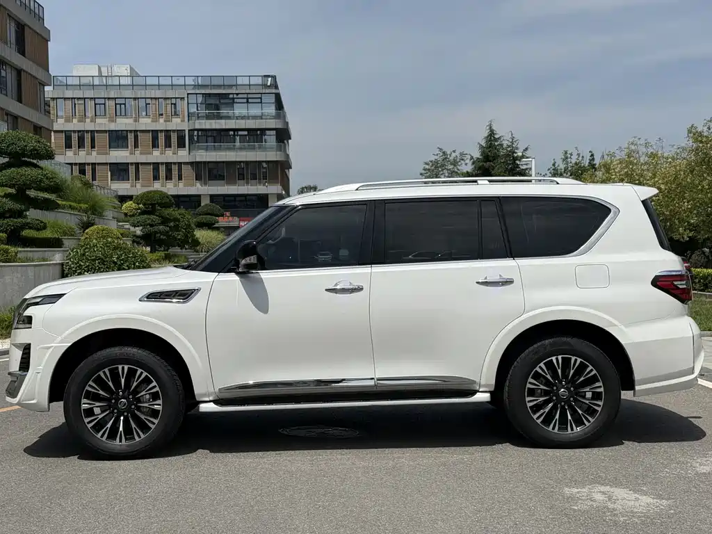 Nissan Patrol — миниатюра 4