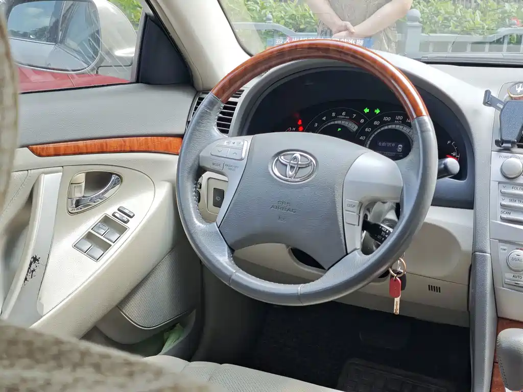 Toyota Camry — миниатюра 13