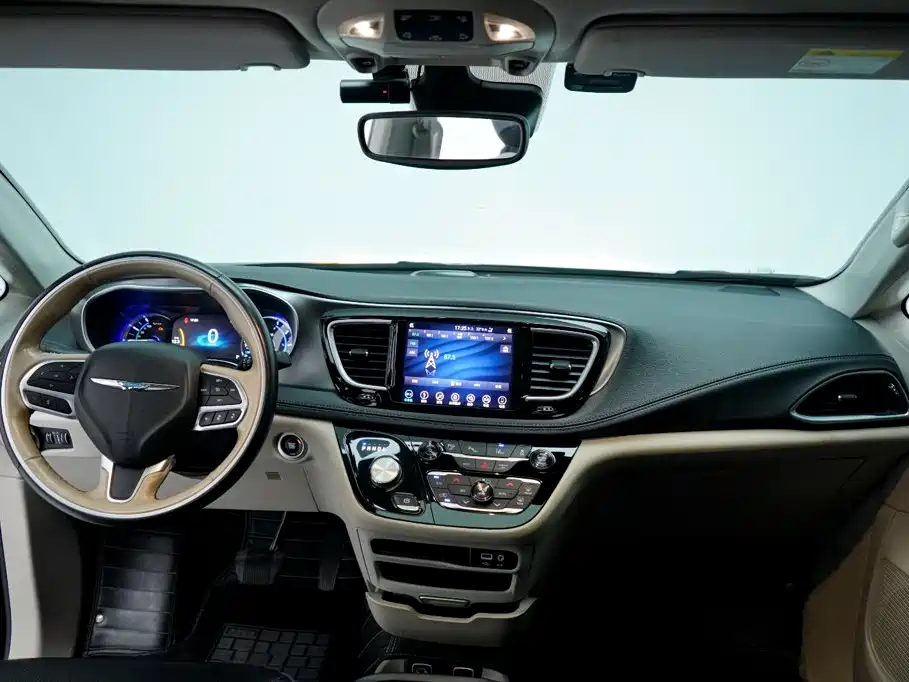 Chrysler Grand Voyager PHEV (Import) — миниатюра 2