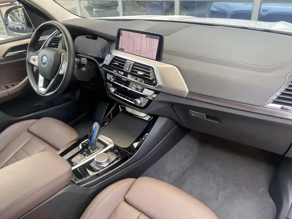 BMW iX3 — миниатюра 15