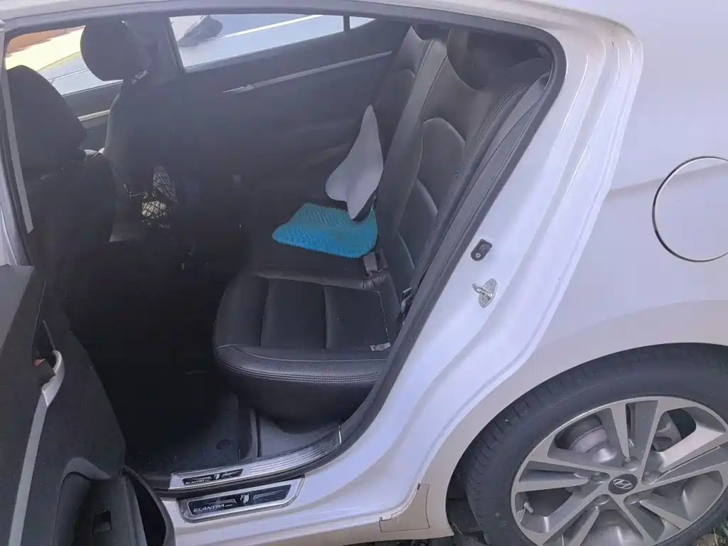 Hyundai Elantra — миниатюра 14