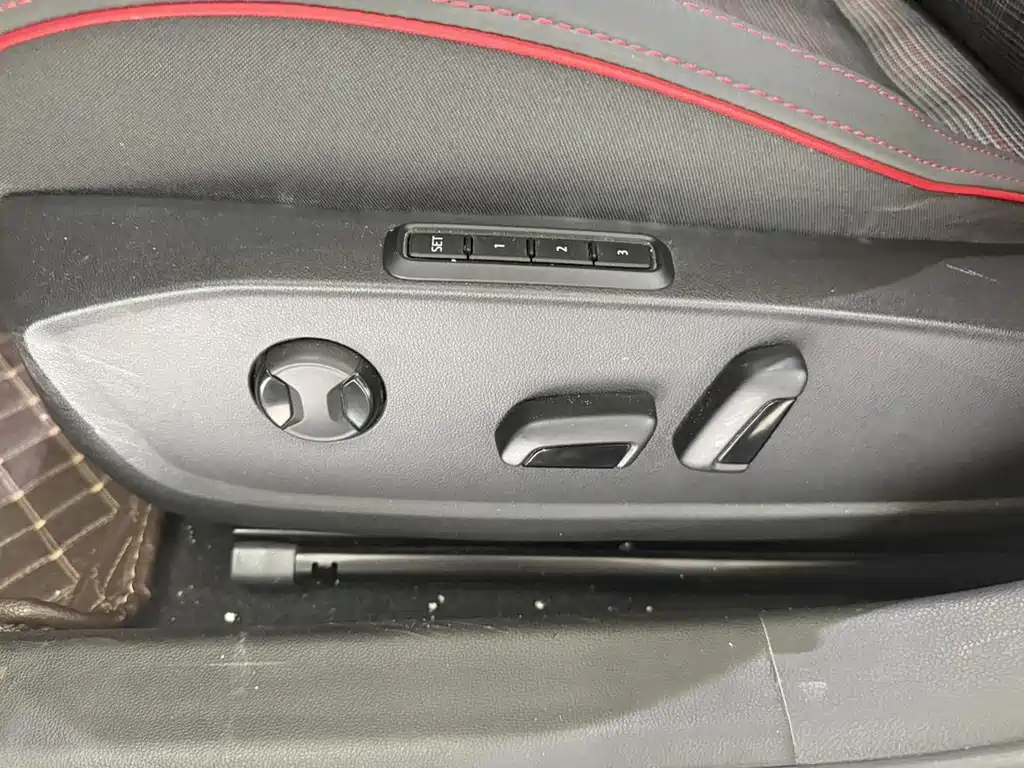 Volkswagen Golf GTI — миниатюра 9